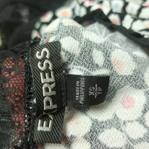 Express Floral Lace Sleeveless Top - Picture 3 of 4